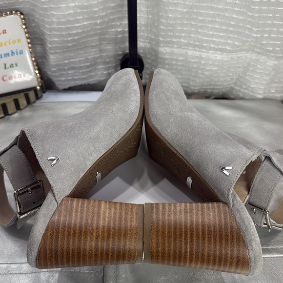 (E2) Vionic Perk Women's Kaia Light Grey Suede Peep Toe Platform Heel, Size 9 - Picture 15 of 15